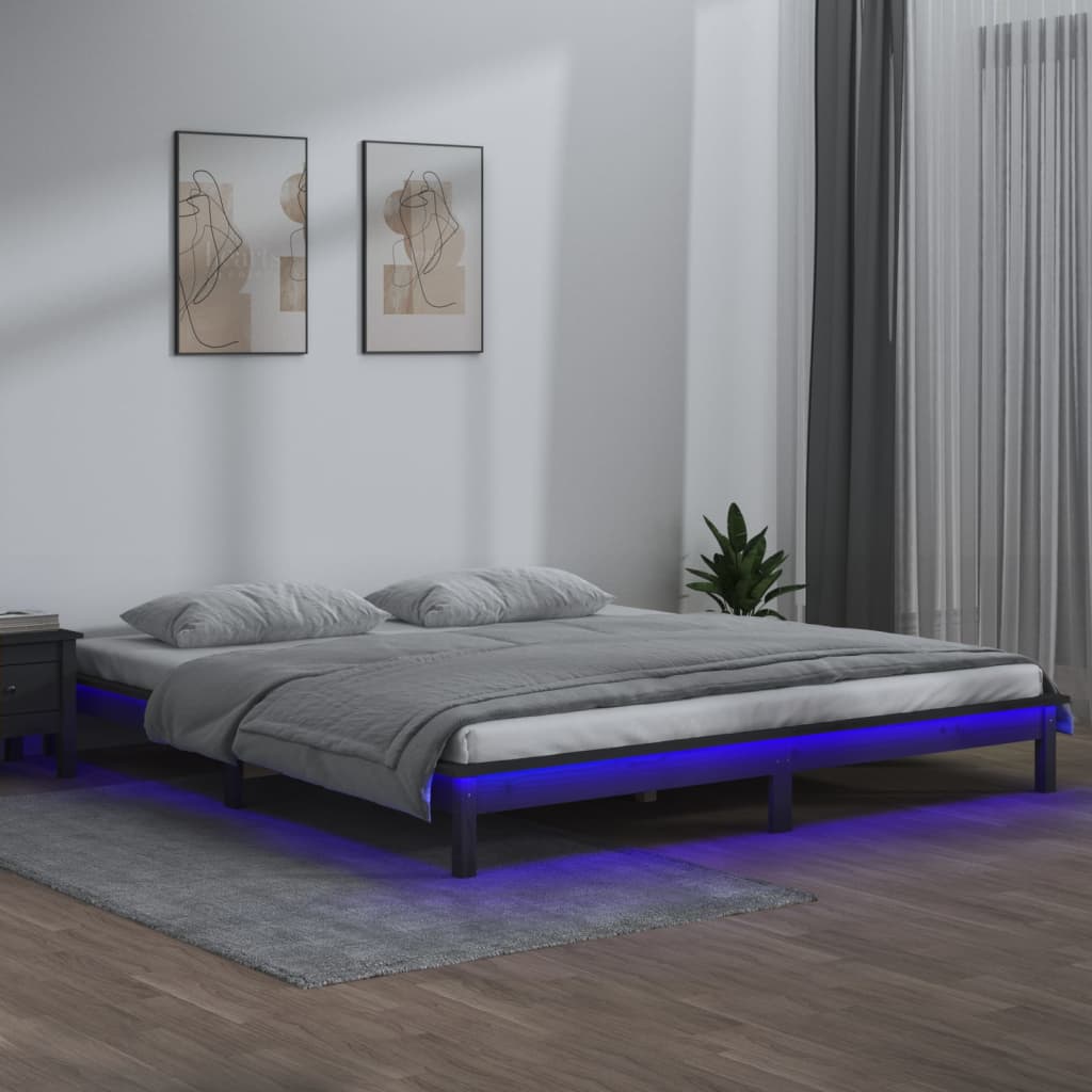 Sängram LED grå 140x190 cm massivt trä