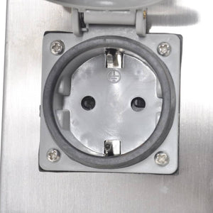 Pelare i rostfritt stål med utomhusuttag och lampa