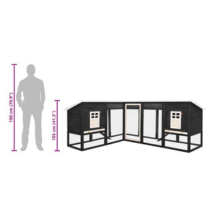 Utebur med inhägnad grå och vit massivt granträ