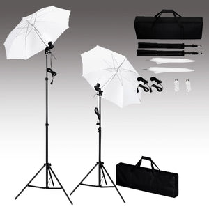 Fotostudio med bakgrunder, lampor och paraplyer